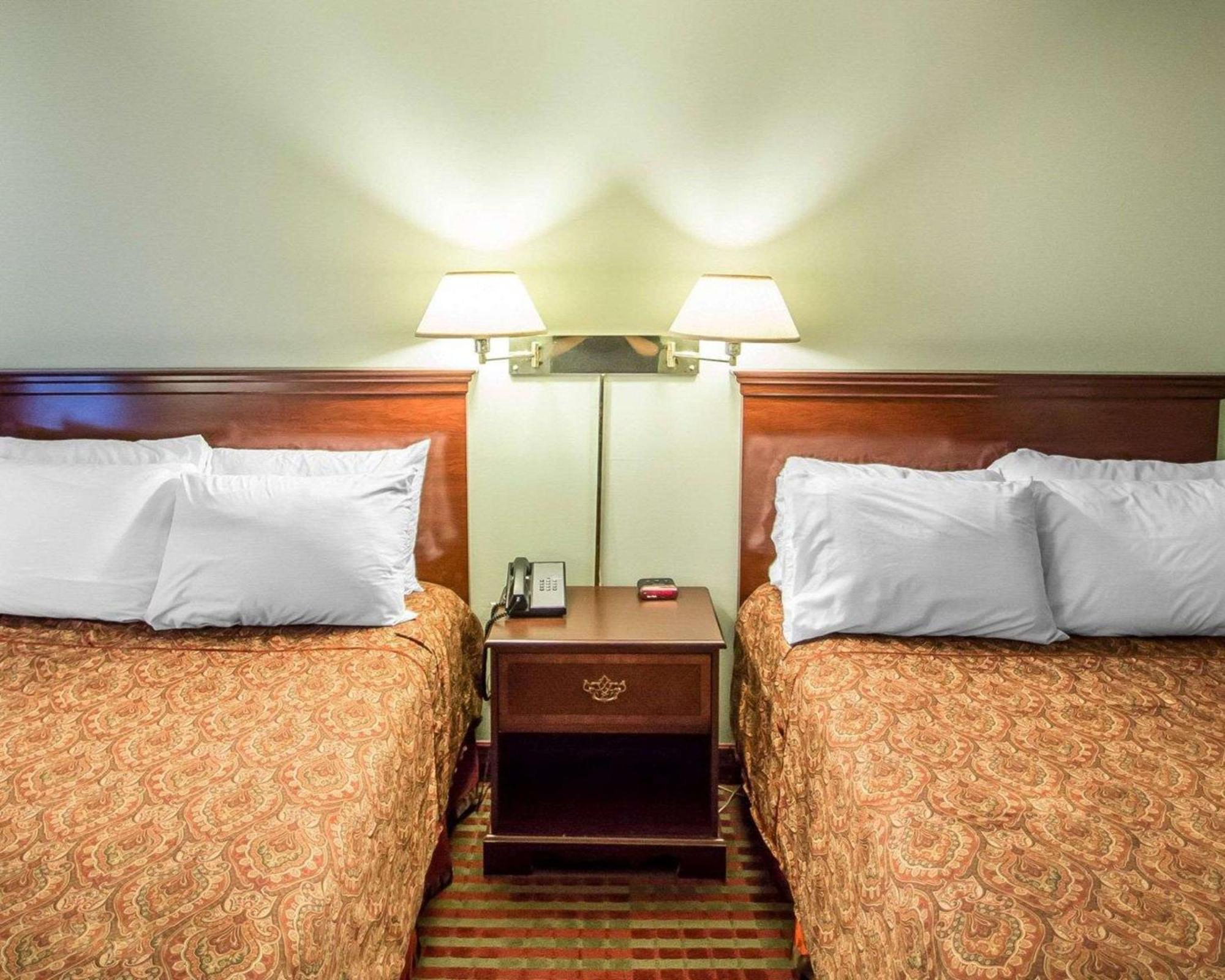 Rodeway Inn Lakeville Exteriér fotografie