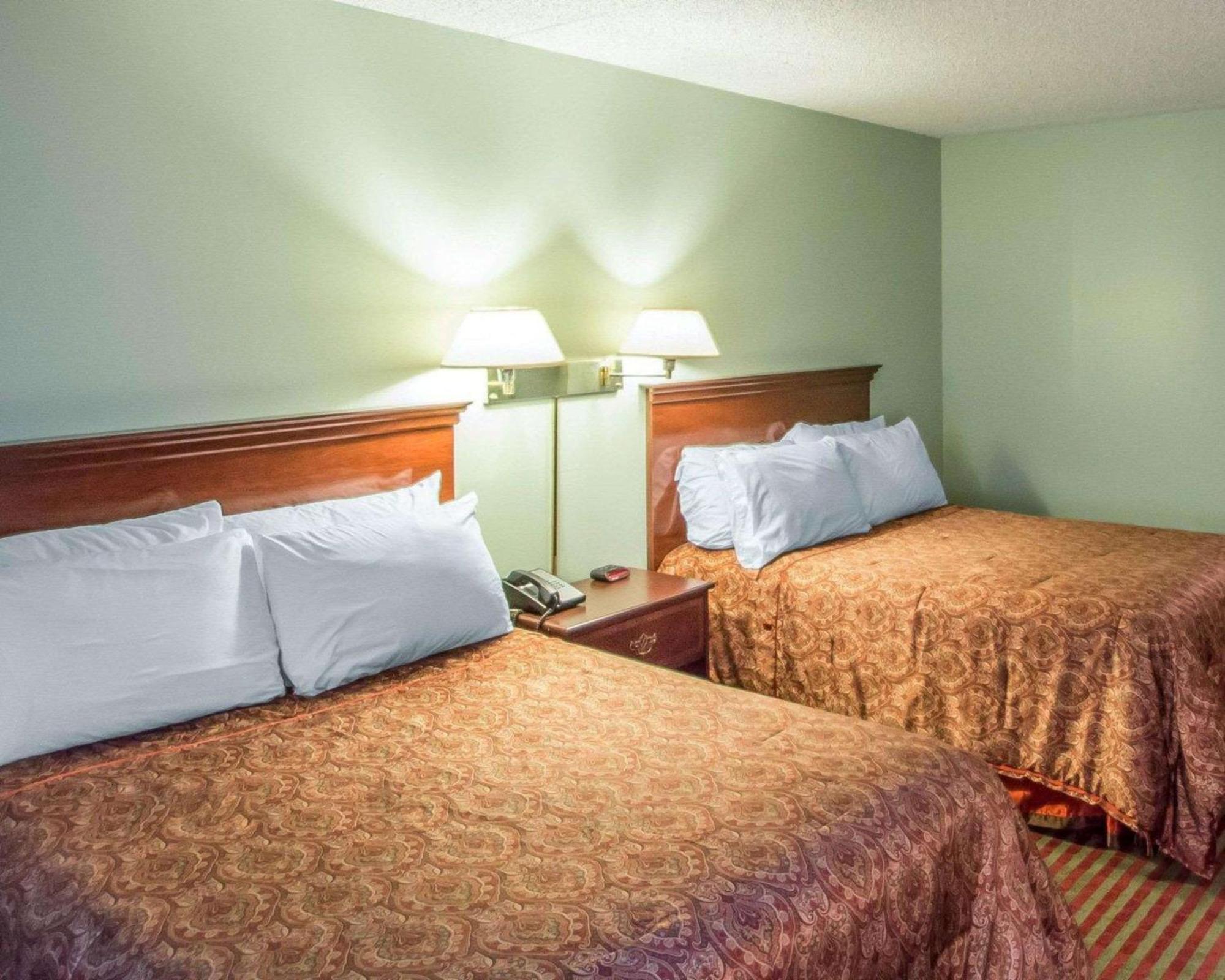 Rodeway Inn Lakeville Exteriér fotografie